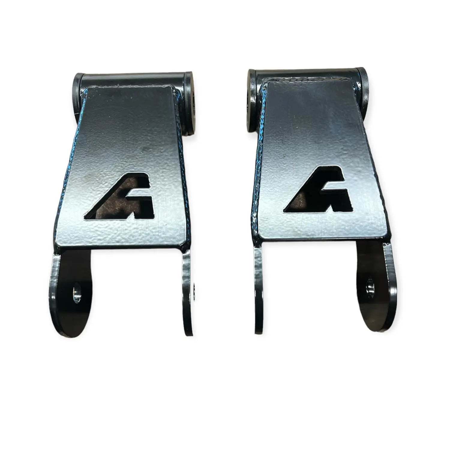 2003-2013 Dodge Ram 2500/3500 rear lift shackles in black powder-coated steel with polyurethane bushings