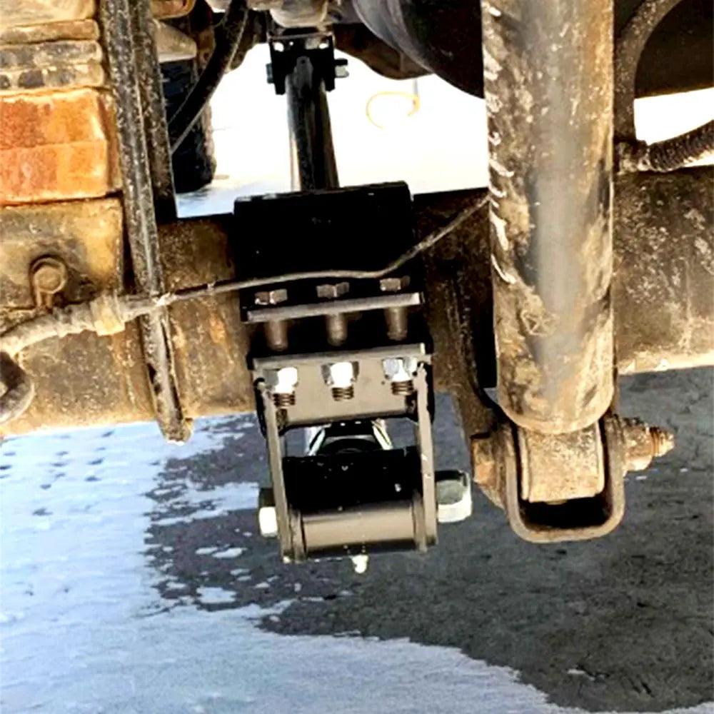 2005-2010 Ford Super Duty F-250/F-350 with adjustable ladder traction bars for lifted suspension