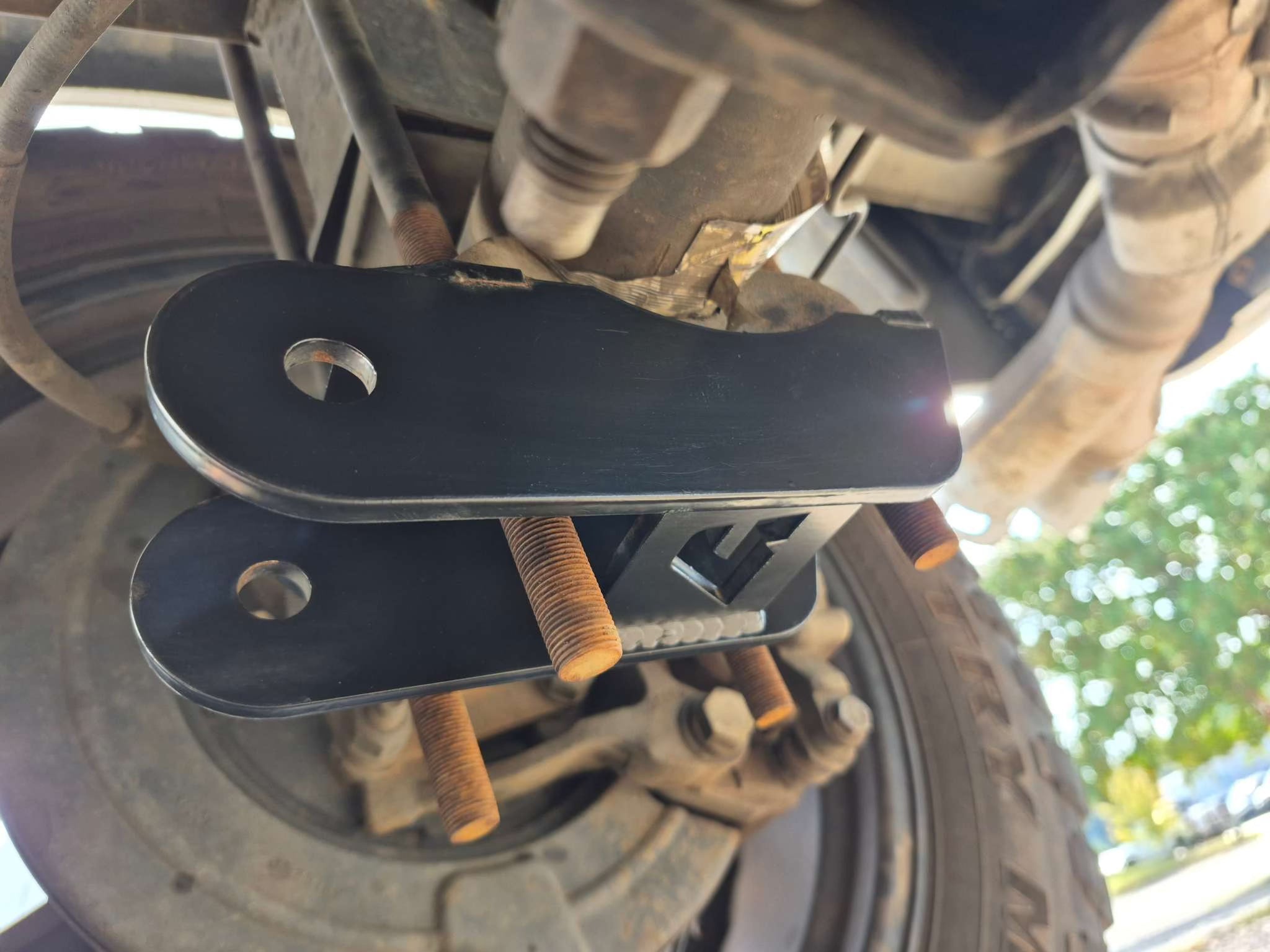 2014-2019 Chevrolet Silverado 1500 ladder traction bars installed on truck rear axle
