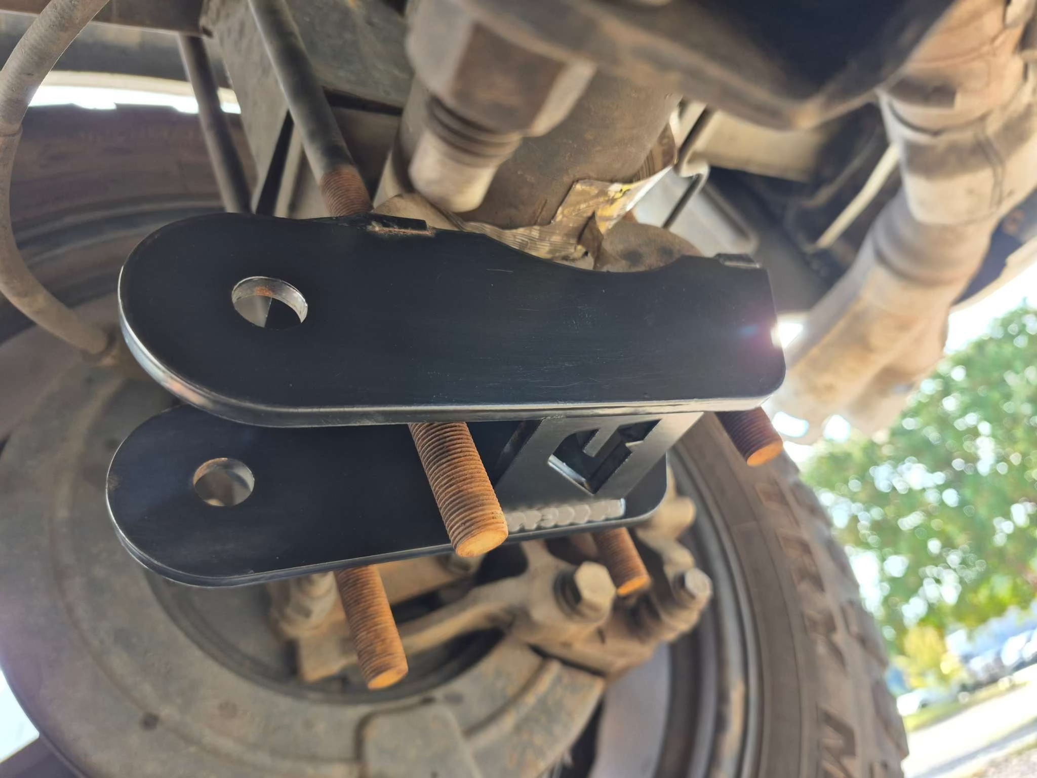 1988–1998 Chevrolet/GMC K1500 tubular traction bars for axle wrap control and wheel hop reduction